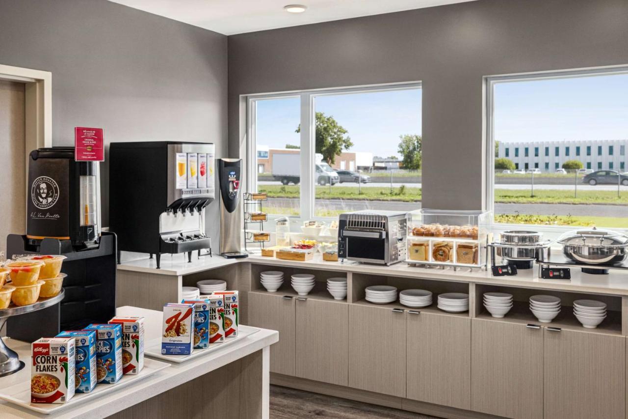 Microtel Inn & Suites Dorval Qc Ngoại thất bức ảnh