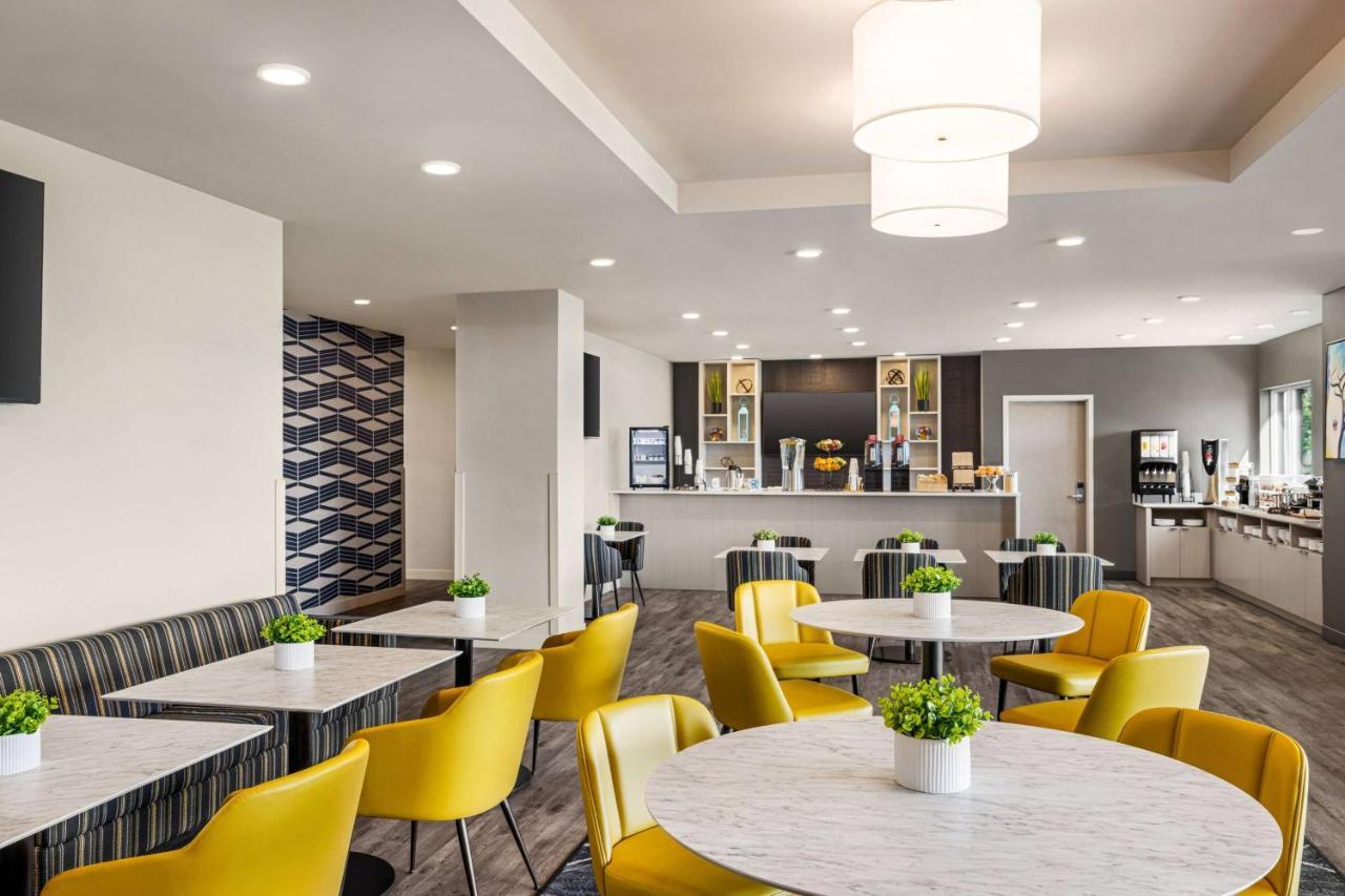 Microtel Inn & Suites Dorval Qc Ngoại thất bức ảnh