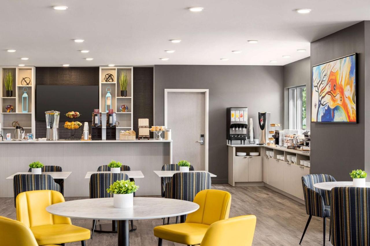 Microtel Inn & Suites Dorval Qc Ngoại thất bức ảnh