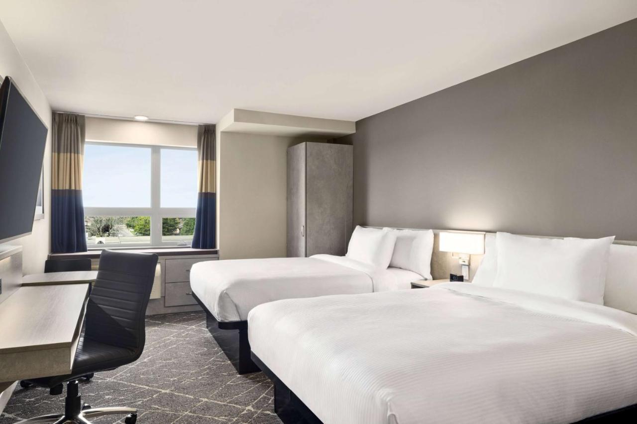 Microtel Inn & Suites Dorval Qc Ngoại thất bức ảnh