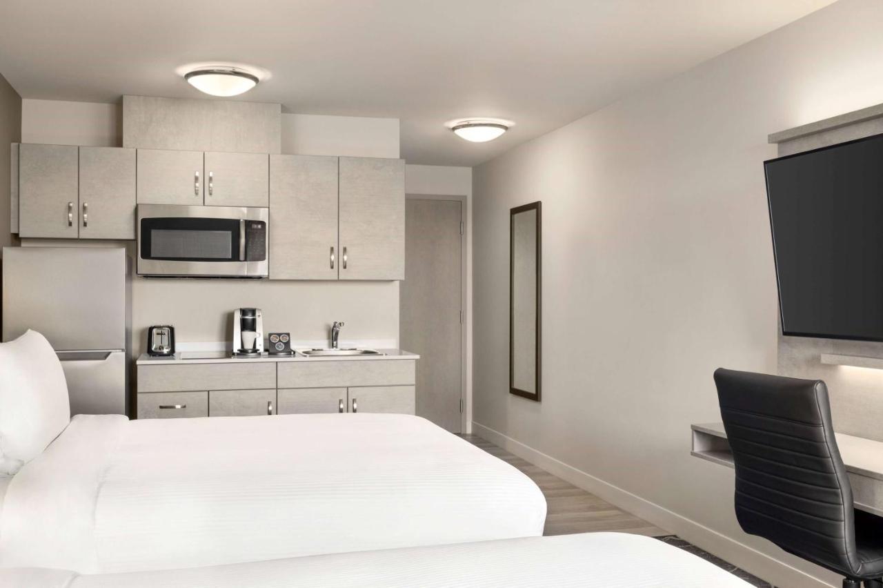 Microtel Inn & Suites Dorval Qc Ngoại thất bức ảnh