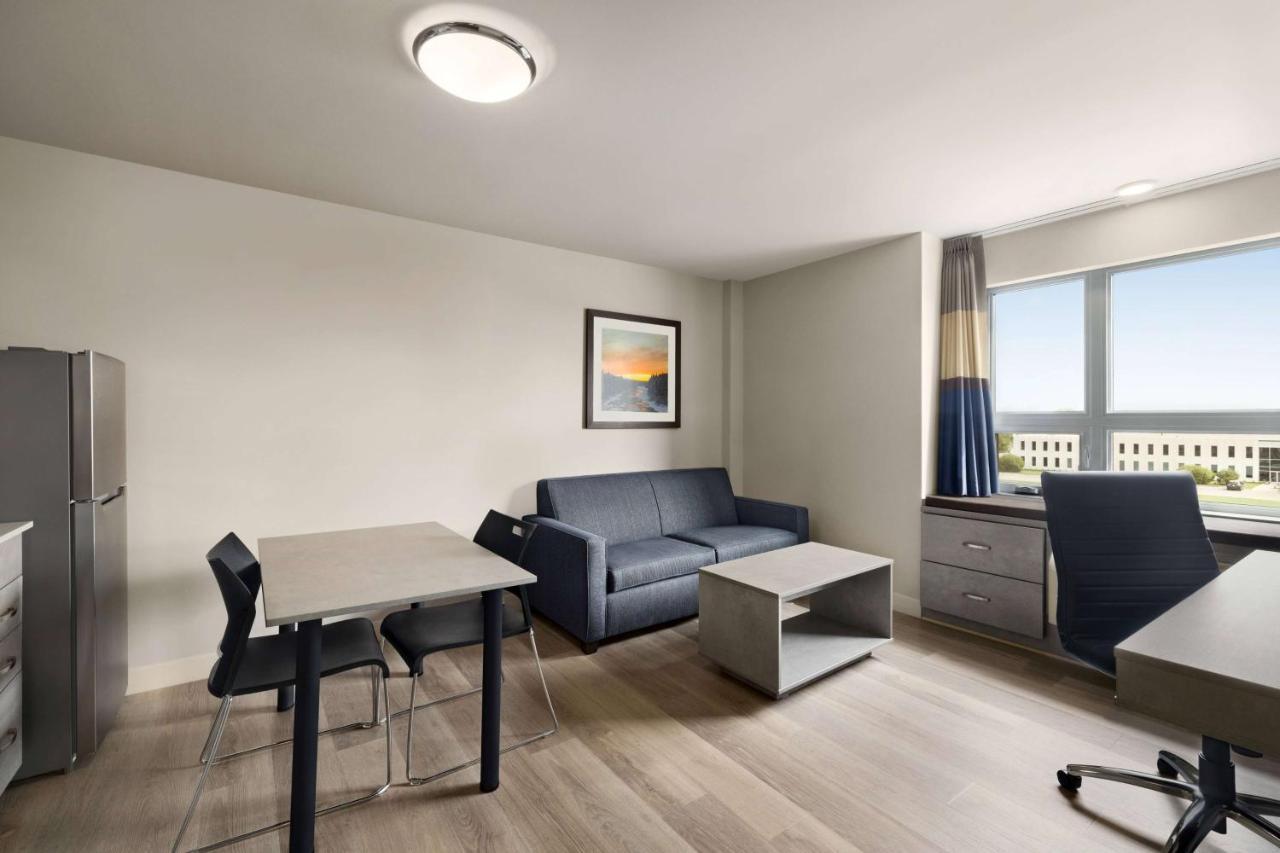 Microtel Inn & Suites Dorval Qc Ngoại thất bức ảnh