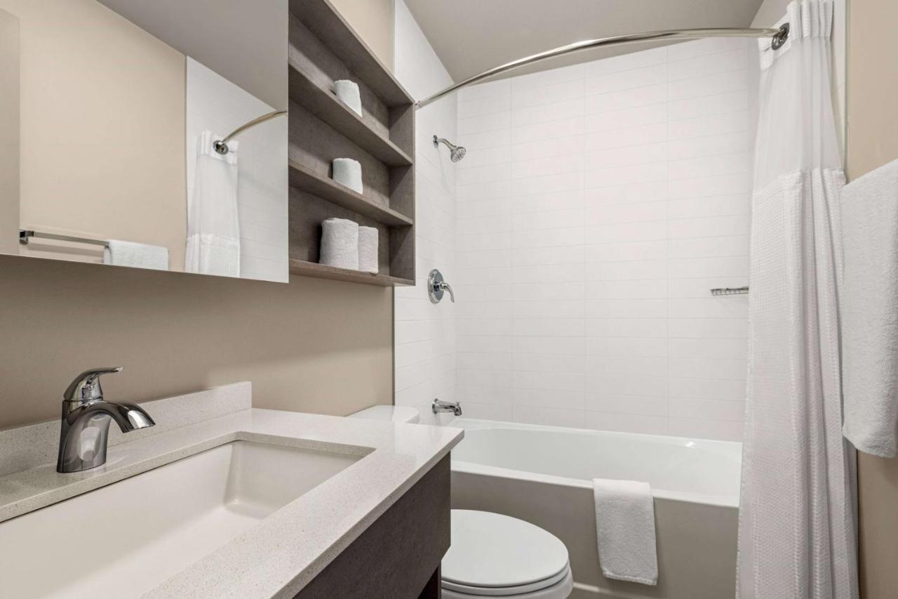 Microtel Inn & Suites Dorval Qc Ngoại thất bức ảnh
