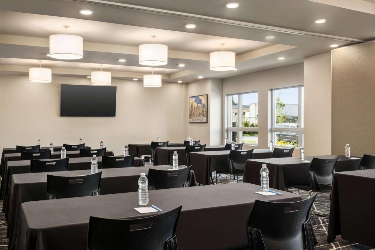 Microtel Inn & Suites Dorval Qc Ngoại thất bức ảnh