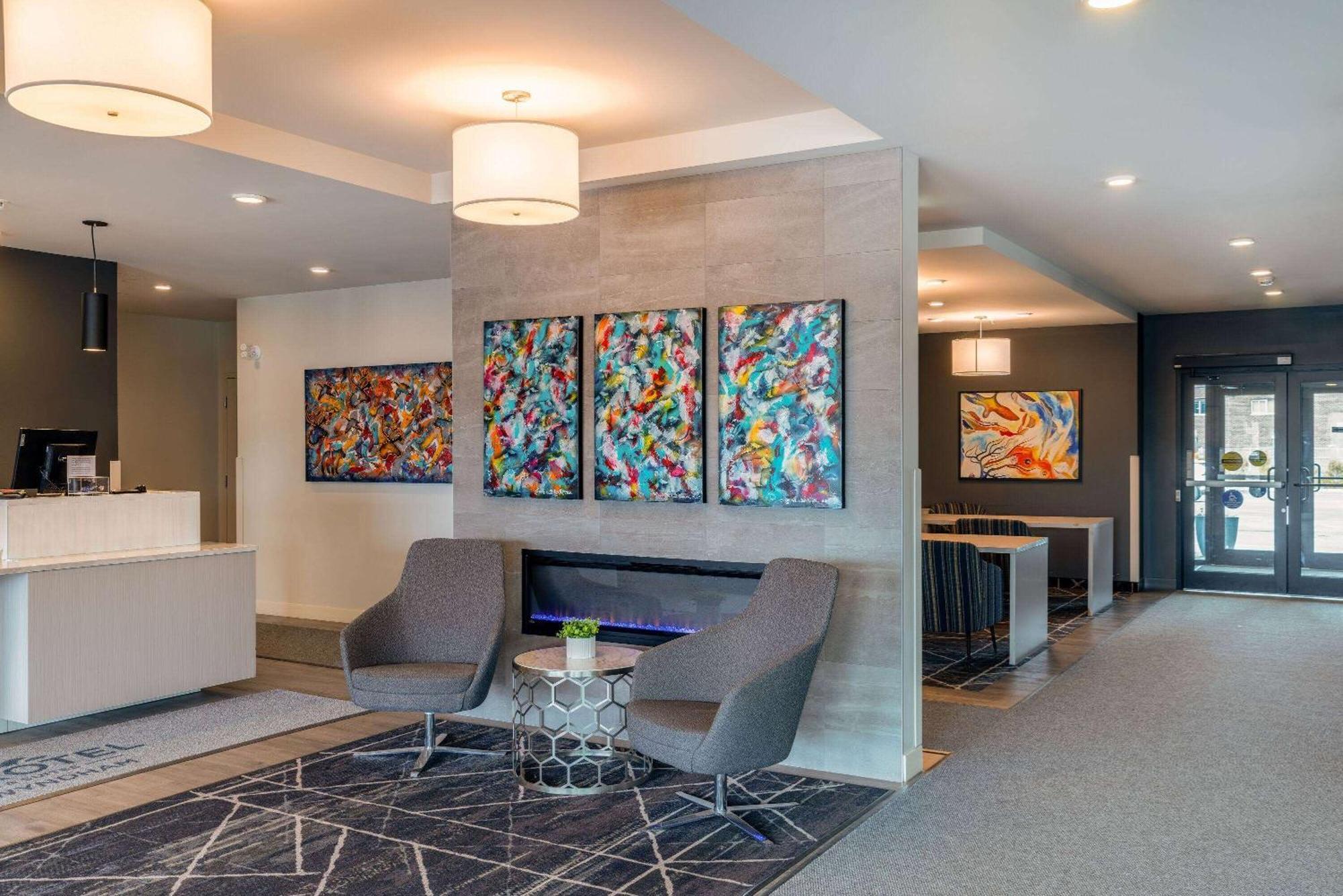 Microtel Inn & Suites Dorval Qc Ngoại thất bức ảnh